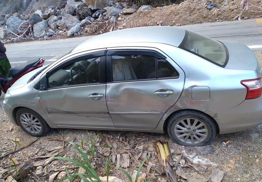 hoa binh xe mercedes gls 450 4matic lat ngua trong vu tai nan lien hoan hinh 3