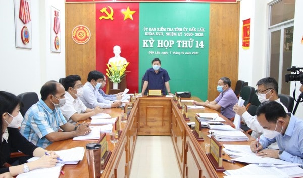 quan he khong trong sang nguyen pho doi truong cong an huyen o dak lak bi ky luat hinh 1