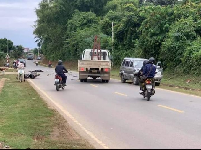 son la nguoi dieu khien xe may tu vong sau vu va cham voi o to hinh 1