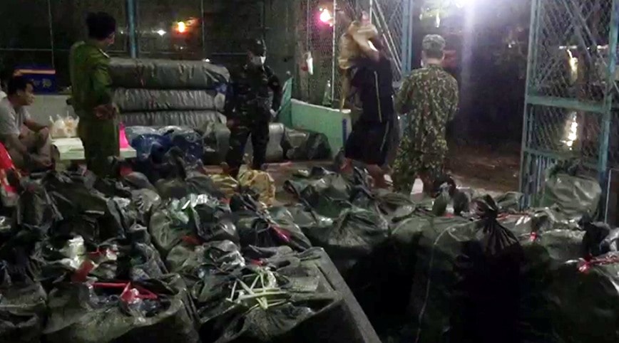 an giang bat qua tang xe tai cho gan 6000 linh kien quat gio khong ro nguon goc hinh 1