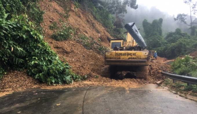 khac phuc sat lo tren cac tuyen duong giao thong tai thua thien hue hinh 1