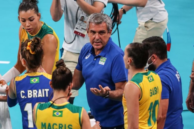 dat muc tieu hcv olympic paris 2024 lien doan bong chuyen brazil gia hanhop dong voi 2 hlv huyen thoai hinh 1
