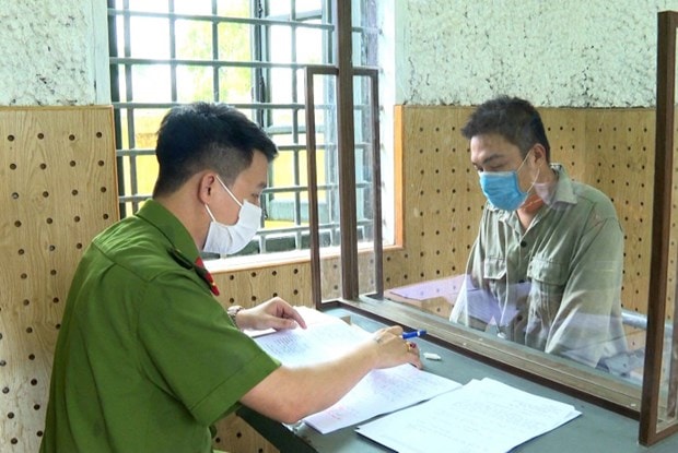 khoi to bat tam giam nhom doi tuong van chuyen trai phep so luong lon bo test sars cov 2 hinh 1