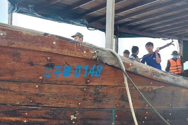 tau khong nguoi lai co chu trung quoc dat vao bo bien quang tri hinh 2