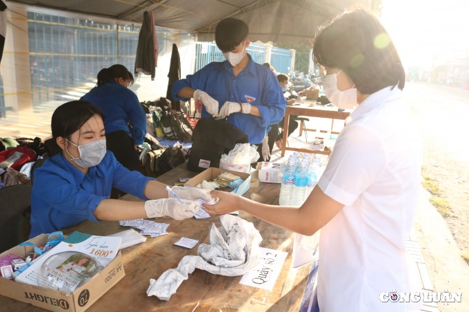 tp hcm bo tri luc luong di cung hoc sinh khi tiem vaccine ngua covid 19 hinh 1