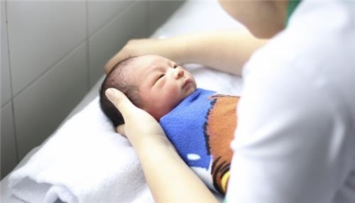 de xuat nguoi dan tphcm khi sinh con se duoc tang tien hinh 1