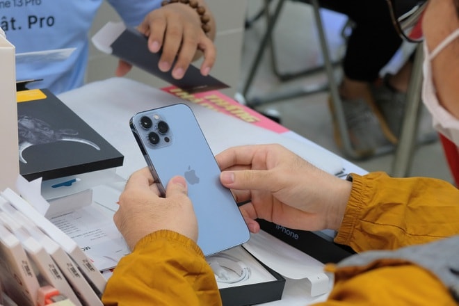 apple siet chat quy dinh bao hanh iphone tai viet nam nham ngan chan dan buon may mua di ban lai kiem loi hinh 2