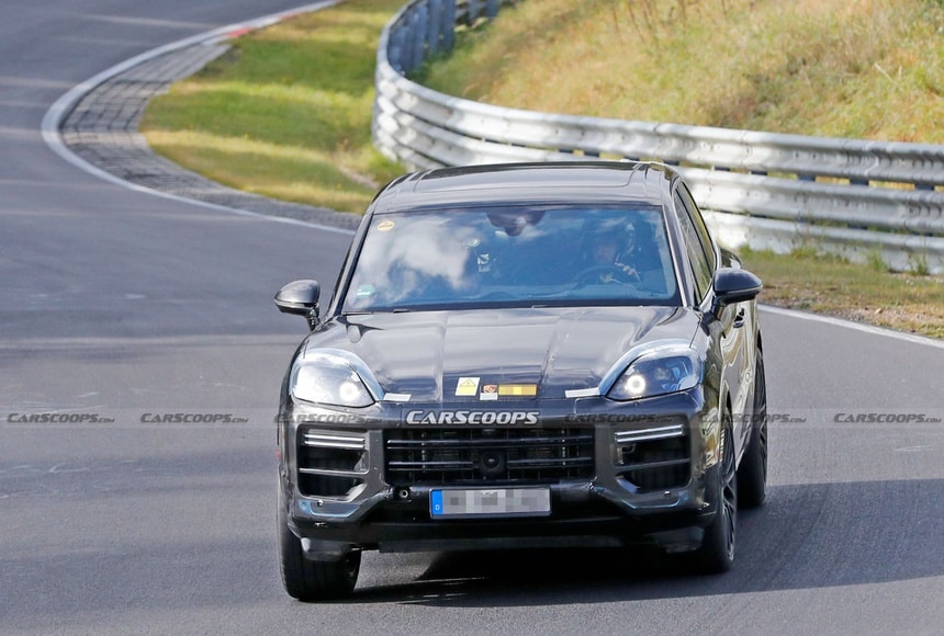 phat hien mau xe porsche cayenne 2022 duoc thu nghiem tren truong dua hinh 1