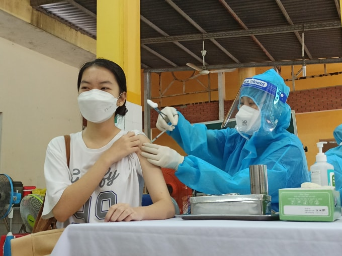 hang nghin hoc sinh duoc tiem vaccine ngua covid 19 rieng quan go vap chua the tiem cho tre hinh 1