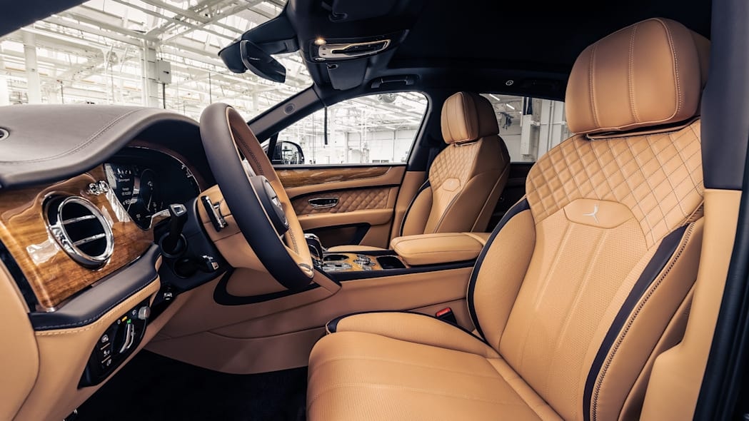 kham pha mau xe bentley bentayga speed duoc lay cam hung tu nghe thuat mua ba le hinh 4