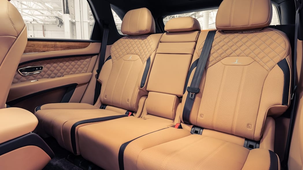 kham pha mau xe bentley bentayga speed duoc lay cam hung tu nghe thuat mua ba le hinh 3