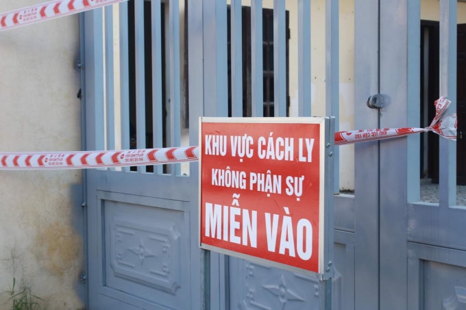 phat 75 trieu dong doi voi nguoi phu nu tron cach ly ra cho ban hang hinh 1