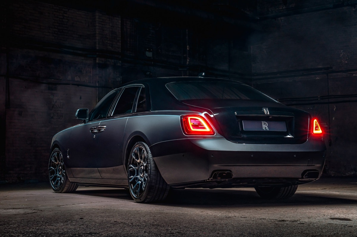 rolls royce ghost black badge 2022 duoc phu 45 kg nuoc son mau den hinh 2