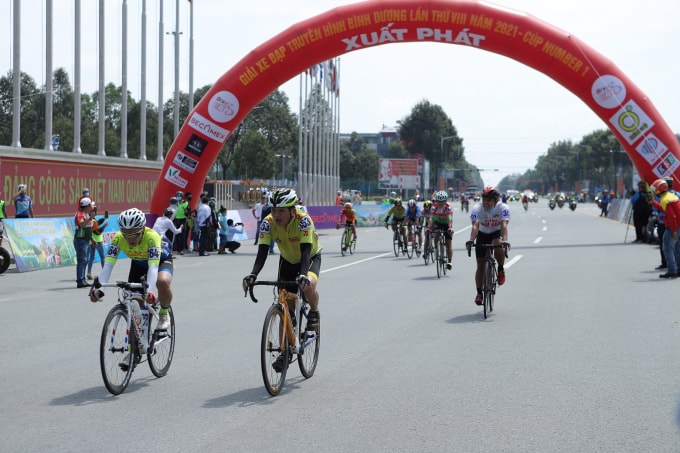 nhieu dieu hap dan o chang dau tai giai xe dap truyen hinh binh duong  cup number 1 hinh 1