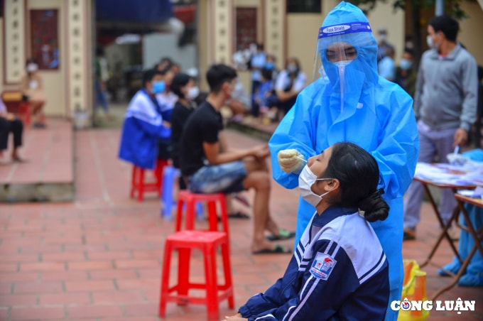 ha noi lay mau xet nghiem cho 13000 nguoi tai o dich thuoc huyen me linh hinh 4