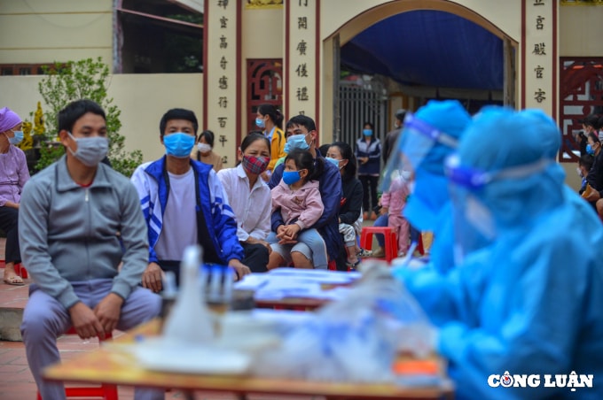 ha noi lay mau xet nghiem cho 13000 nguoi tai o dich thuoc huyen me linh hinh 3