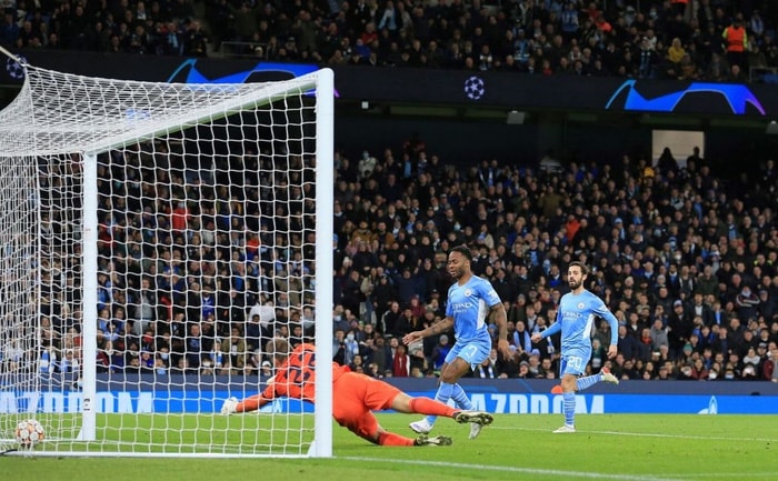 man city tien sat tam ve vao vong 1 8 champions league hinh 9