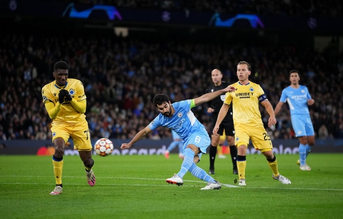 man city tien sat tam ve vao vong 1 8 champions league hinh 8