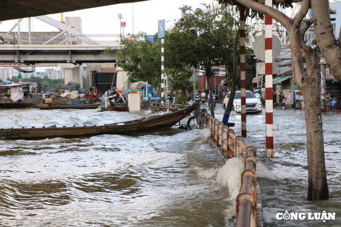 tp hcm ngap nang nguoi dan ra duong cau ca hinh 11