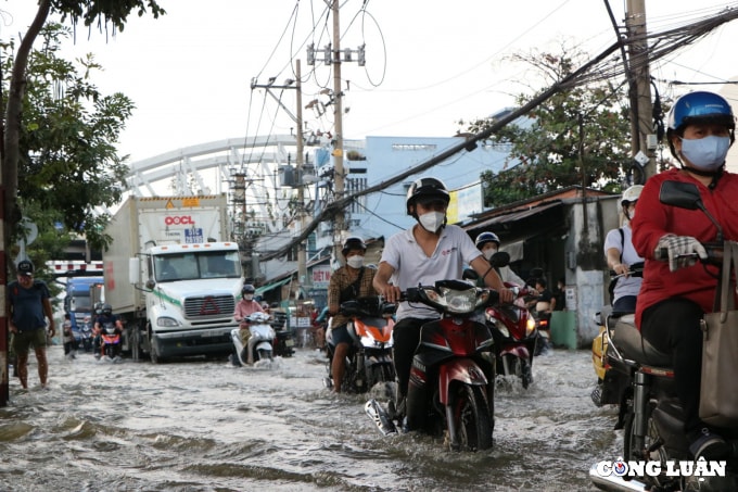 tp hcm ngap nang nguoi dan ra duong cau ca hinh 4
