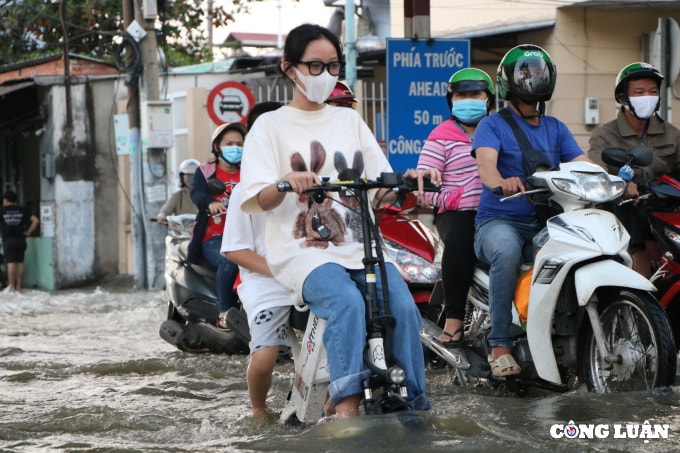 tp hcm ngap nang nguoi dan ra duong cau ca hinh 9