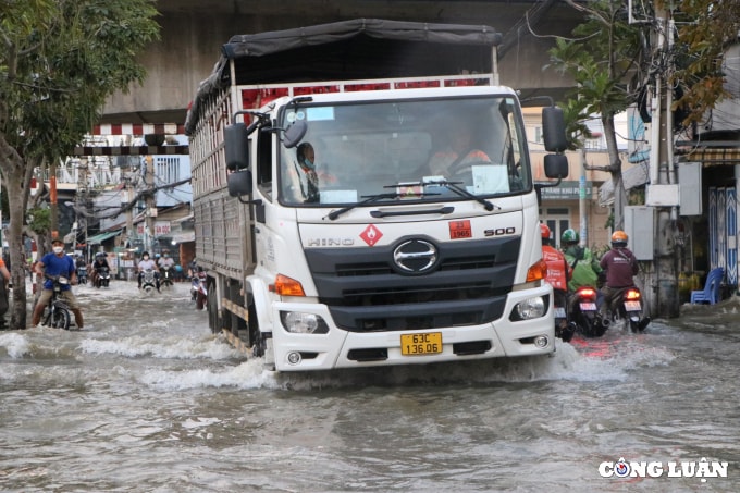 tp hcm ngap nang nguoi dan ra duong cau ca hinh 3