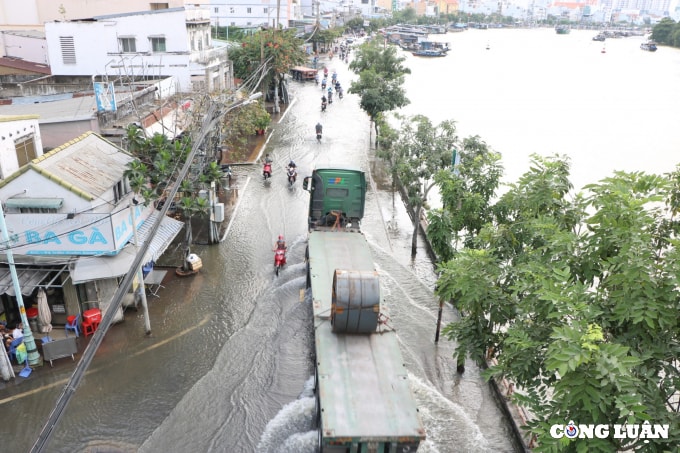 tp hcm ngap nang nguoi dan ra duong cau ca hinh 1