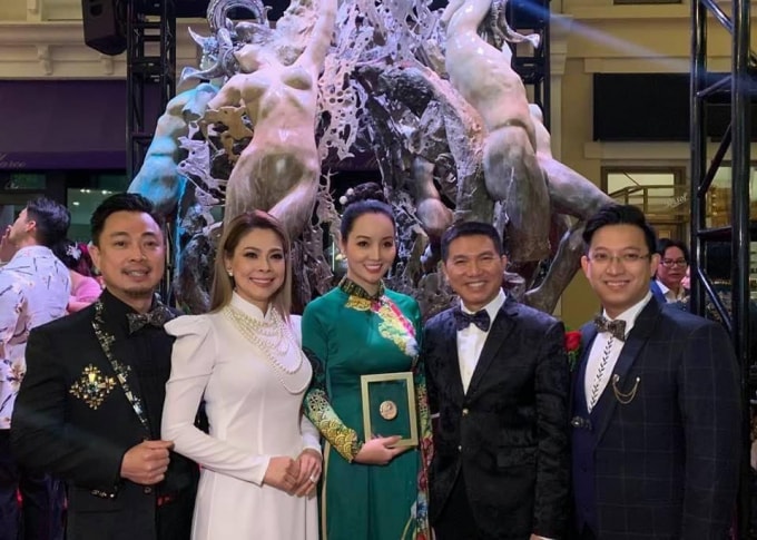 dao dien phuong khau am giai thuong lon tai lien hoan phim the gioi chau a hinh 2