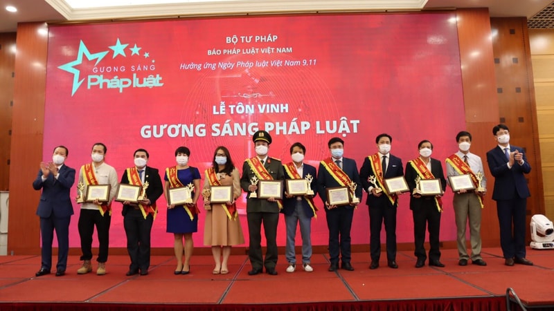 bao phap luat viet nam ton vinh cac ca nhan tieu bieu trong xay dung va thi hanh phap luat hinh 1