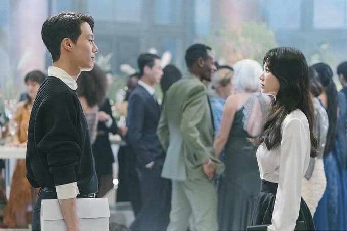 song hye kyo tay trong tay tinh tre jang ki yong tai hop bao phim moi hinh 3