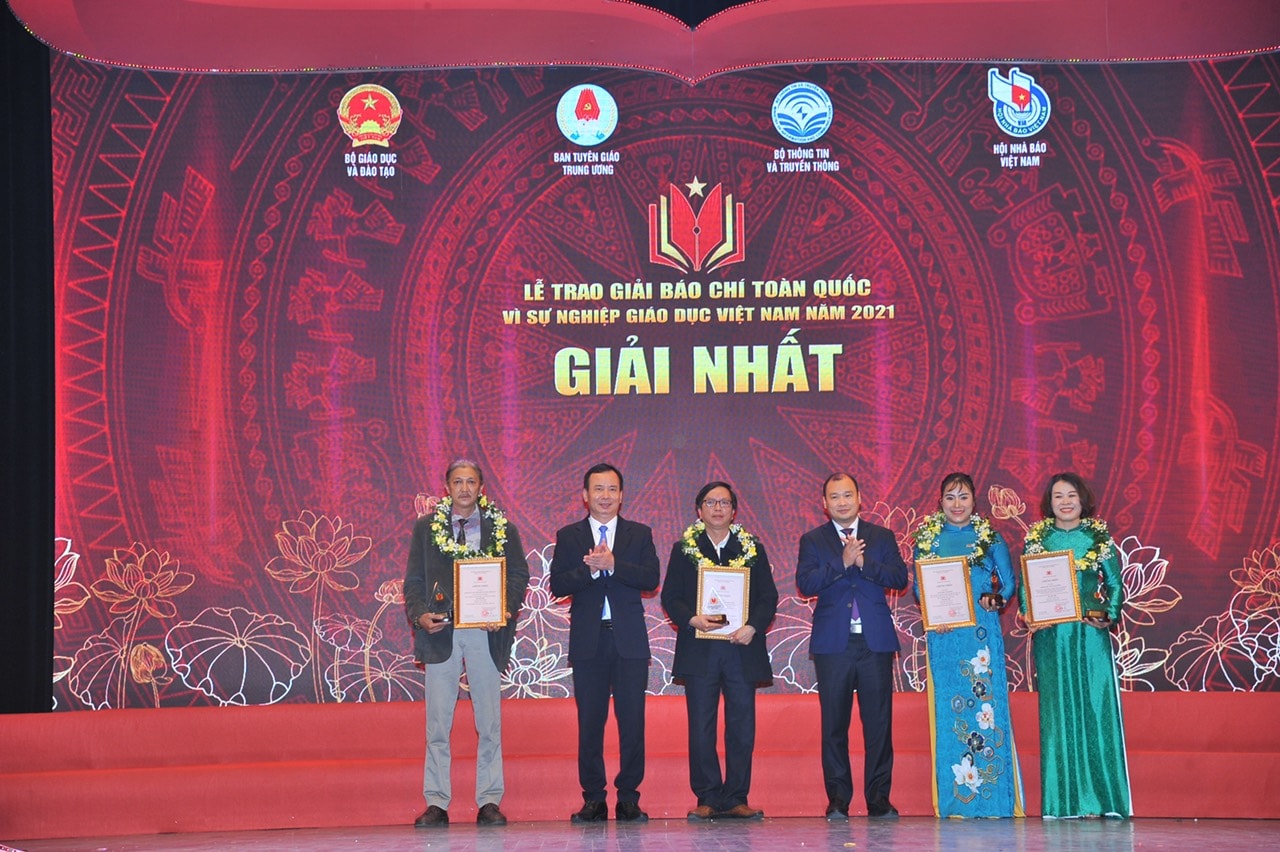 bao nha bao cong luan doat giai ba giai bao chi toan quoc vi su nghiep giao duc viet nam nam 2021 hinh 5