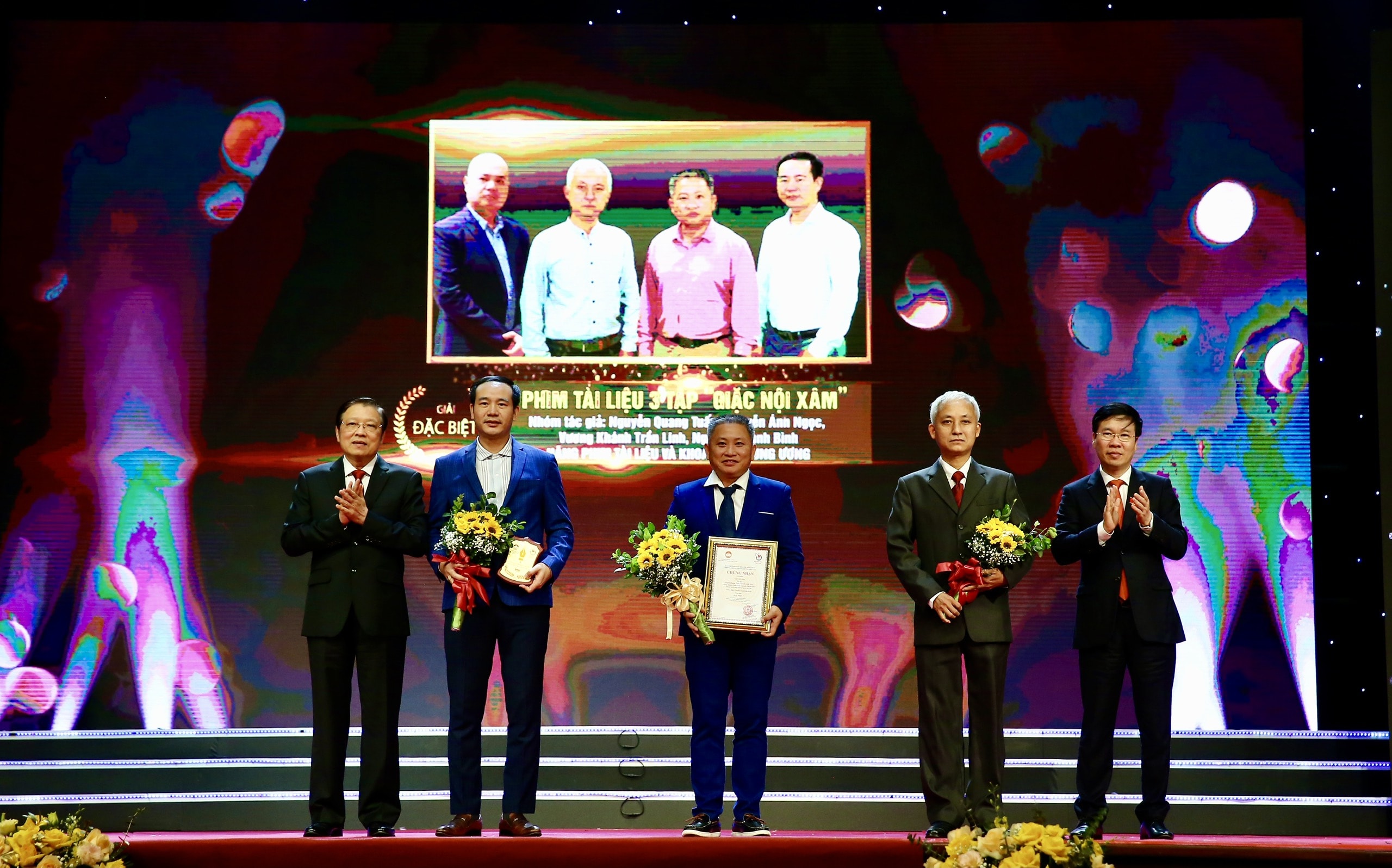 bao nha bao cong luan doat giai b giai bao chi toan quoc phong chong tham nhung tieu cuc lan thu ba hinh 4