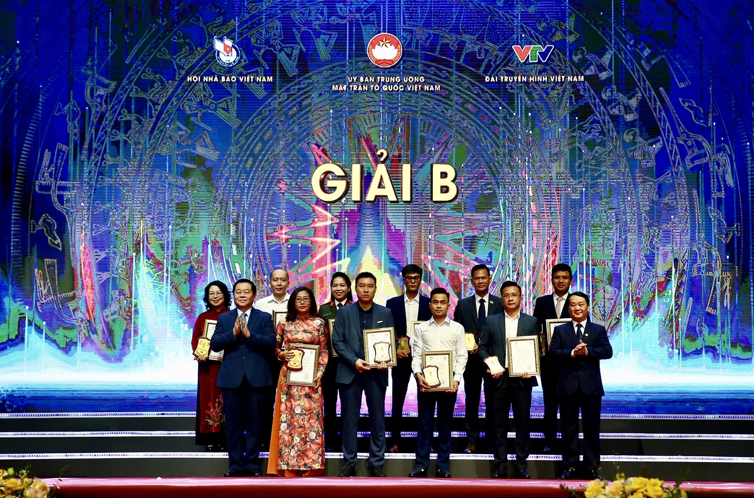 bao nha bao cong luan doat giai b giai bao chi toan quoc phong chong tham nhung tieu cuc lan thu ba hinh 6