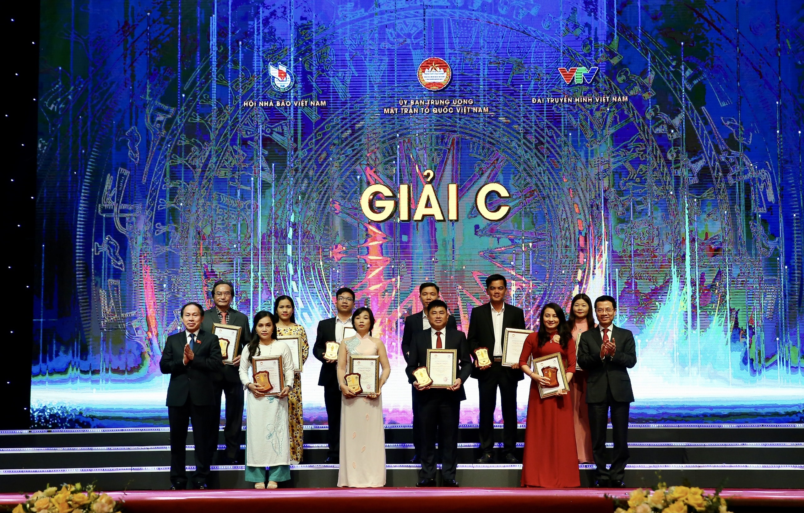 bao nha bao cong luan doat giai b giai bao chi toan quoc phong chong tham nhung tieu cuc lan thu ba hinh 7