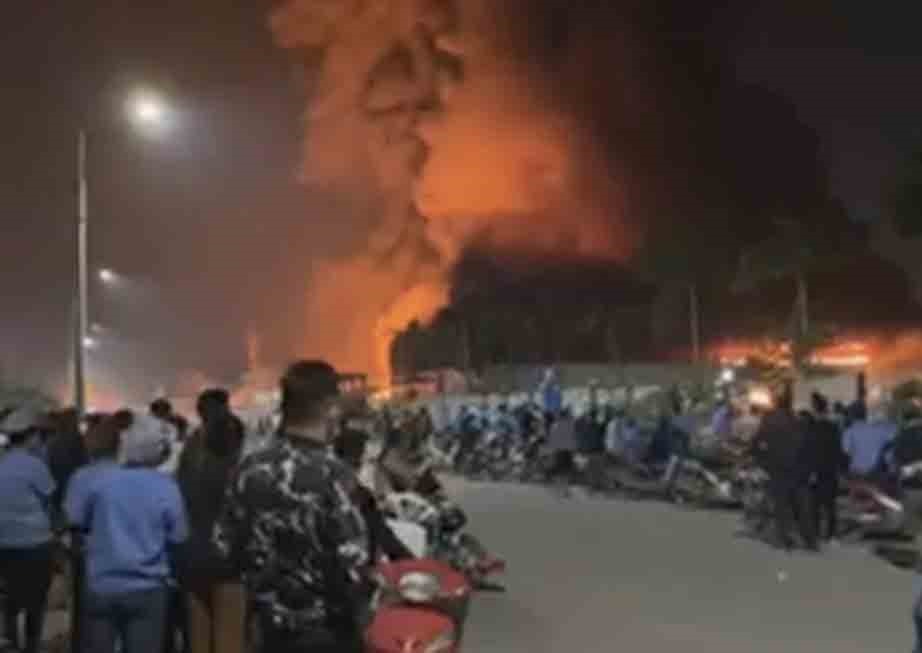 chay lon tai mot cong ty san xuat san nhua trong kcn o bac giang hinh 1