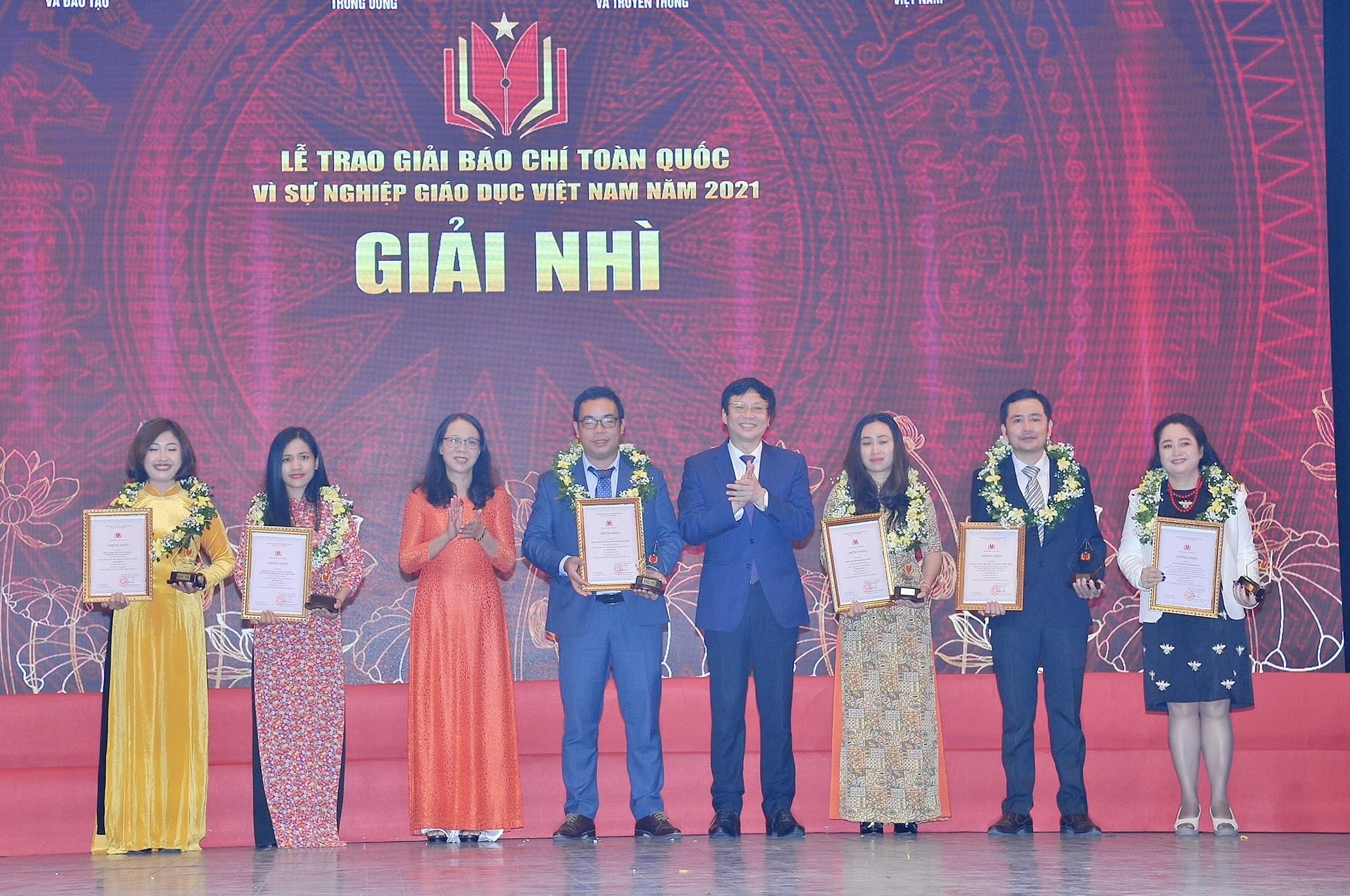 nha bao thai ba dung khoi day va lan toa nhung mo hinh tot cach lam hay trong nganh giao duc hinh 2