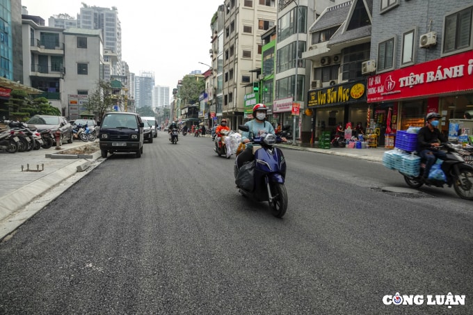 ha noi mat duong vu trong phung thay ao moi het canh khoi bui tac duong hinh 5
