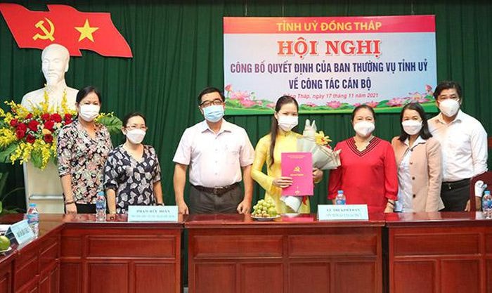 trao quyet dinh bo nhiem pho tong bien tap bao dong thap hinh 1