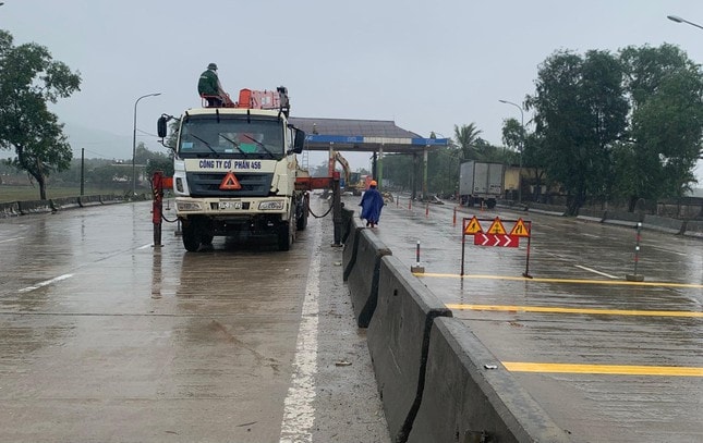 thao do tram thu phi cau rac bo hoang tren quoc lo 1a o ha tinh hinh 1