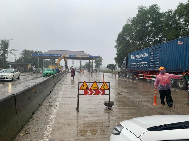 thao do tram thu phi cau rac bo hoang tren quoc lo 1a o ha tinh hinh 2