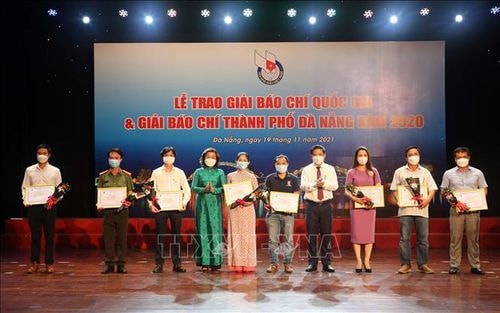 nhieu tac pham tieu bieu duoc khen thuong tai le trao giai bao chi thanh pho da nang nam 2020 hinh 1