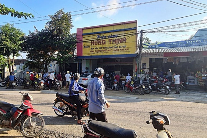 mang tien am phu di mua vang khi bi phat hien lien lo dien ten cuop hinh 1