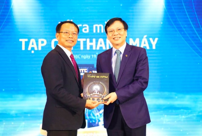 ra mat tap chi thang may hinh 1