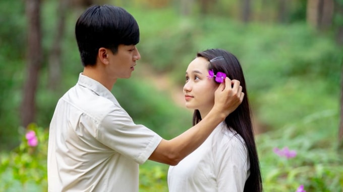 mat biec thang giai bong sen vang hinh 1