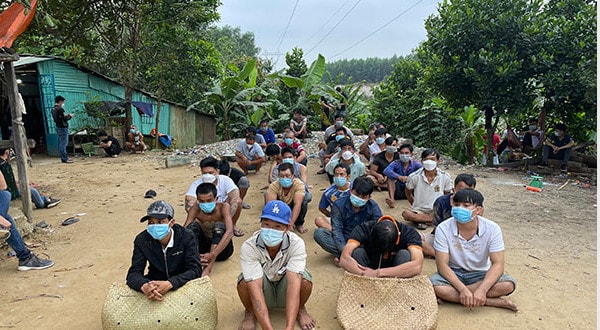 canh sat dot kich soi bac da ga an tien bat hang chuc doi tuong hinh 1