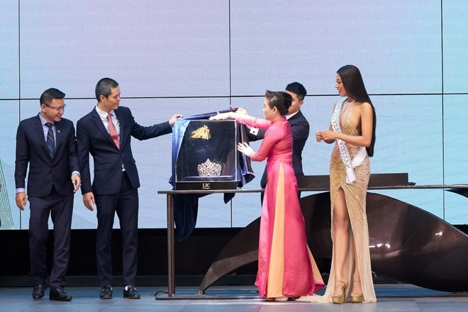 a hau kim duyen duoc trao vuong mien thi hoa hau hoan vu hinh 2