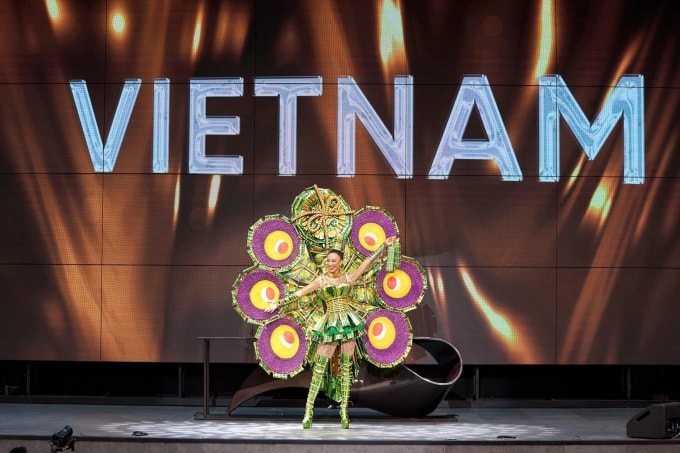 a hau kim duyen duoc trao vuong mien thi hoa hau hoan vu hinh 8