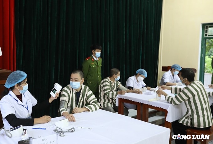 lao cai 100 pham nhan trai tam giam deu duoc tiem vac xin hinh 1