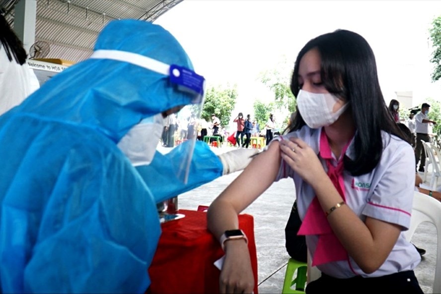 ninh thuan trien khai tiem vac xin cho 72000 hoc sinh hinh 1