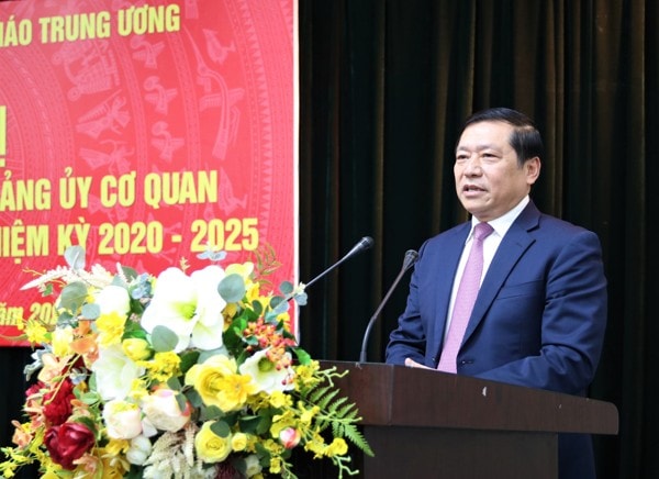 ong lai xuan mon giu chuc bi thu dang uy co quan ban tuyen giao trung uong hinh 1